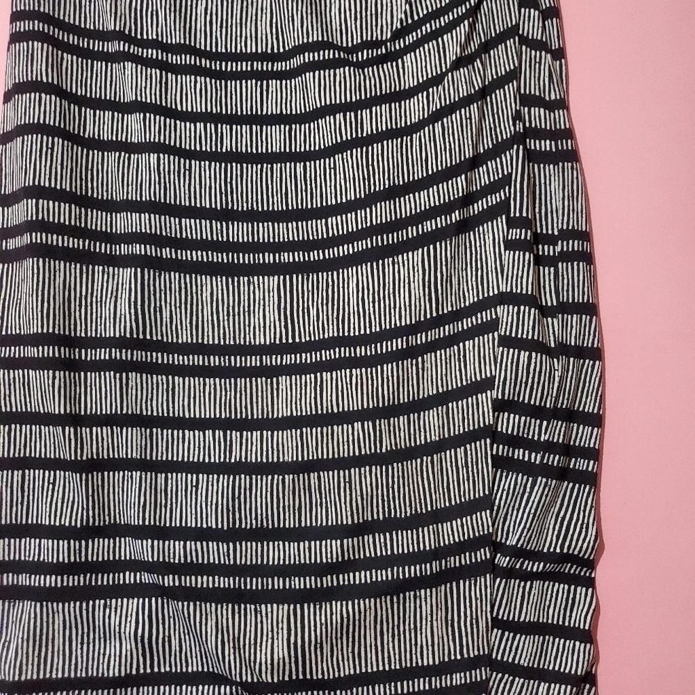 Loft Line Print Design Pattern Knit Black and White Professional Work Sleevless - Picture 2 of 7